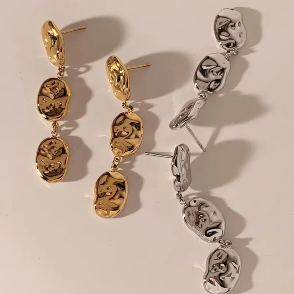ARETES LARGOS "AGUA" EN ACERO INOXIDABLE Y CHAPADO EN ORO DE 16K - Imagen 3