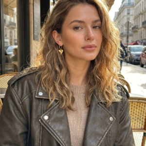 Alternative view of ARETES "HANGING HEART" EN ACERO INOXIDABLE Y CHAPADO EN ORO DE 18K