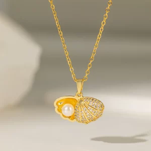 COLLAR "TREASURE" EN ACERO INOXIDABLE Y CHAPADO EN ORO DE 18K
