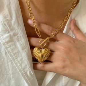 COLLAR "AMORE MIO" CADENA DE ESLABÓN CON COLGANTE DE CORAZÓN Y CIERRE DE PALANCA EN ACERO INOXIDABLE