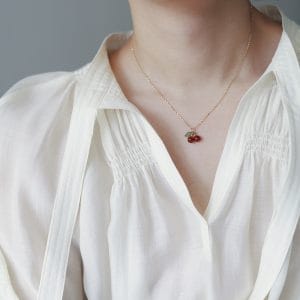 COLLAR "CHERRY" EN ACERO INOXIDABLE Y CHAPADO EN ORO DE 18K