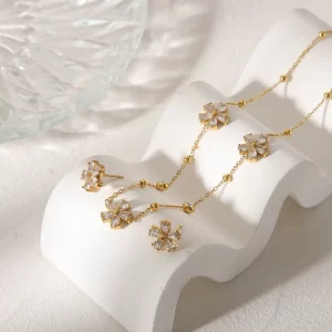 Alternative view of Set de Aretes y Collar "Primavera" con Zirconias en Acero Inoxidable y Chapado en Oro de 18K