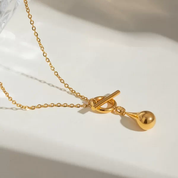 Collar"Gota" en Acero Inoxidable Y Chapado en Oro de 18K