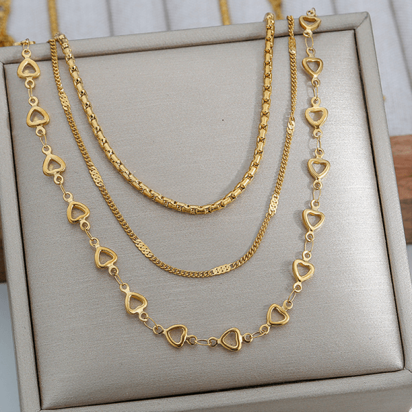 COLLAR "TRIANA" EN ACERO INOXIDABLE DORADO