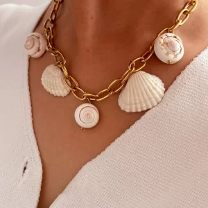COLLAR "CALYPSO" CON CONCHAS NATURALES Y ACERO INOXIDABLE CHAPADO EN ORO DE 18K