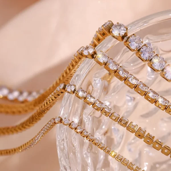 Gargantilla "Cristal" con Zirconias en Acero Inoxidable y Chapado en Oro de 18K (Grosor 3mm) - Imagen 3