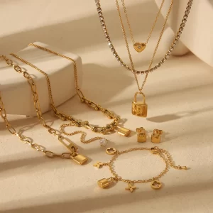 Alternative view of COLLAR "LOCK" EN ACERO INOXIDABLE Y CHAPADO EN ORO DE 18K