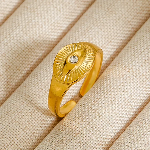 Anillo "Ojo de Ra" en Acero Inoxidable y Chapado en Oro de 18K