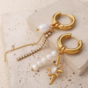 Aretes "XVII" con Zirconia en Acero Inoxidable y Chapado en Oro de 18K