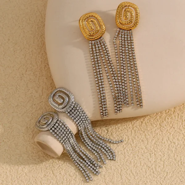 Aretes Tassel "Nüwa" Color Plata con Rhinestones en Acero Inoxidable y Chapado en Oro de 18K - Imagen 3