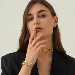 Gargantilla "Ondas" en Acero Inoxidable y Chapado en Oro de 18K