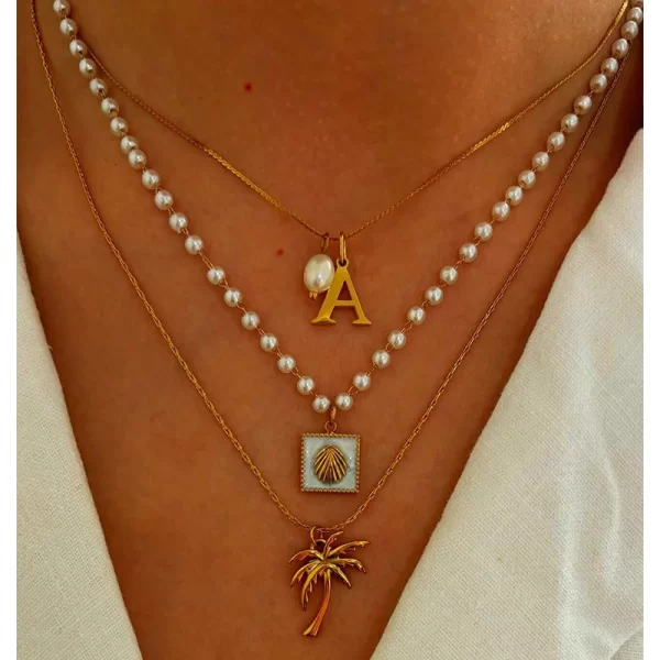 Collar de Perlas y Dije de Concha en Acero Inoxidable y Chapado en Oro de 18K