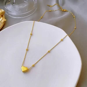 Collar con Cuentas y Dije de Corazón en Acero Inoxidable de Titanio