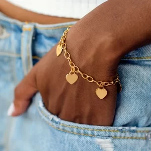 Pulsera "Hanging Hearts" en Acero Inoxidable y Chapado de Oro 18K