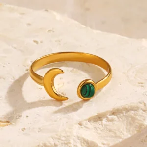 Anillo "Green Moon"con Malaquita(Piedra Natural) en Acero Inoxidable y Chapado en Oro de 18K