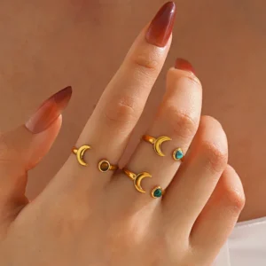 Alternative view of Anillo "Green Moon"con Malaquita(Piedra Natural) en Acero Inoxidable y Chapado en Oro de 18K