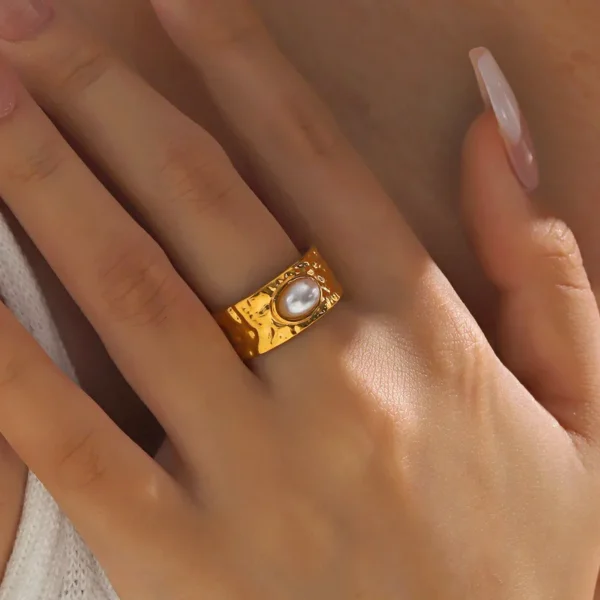 Anillo "Akoya" en Acero Inoxidable y Chapado en Oro de 18K
