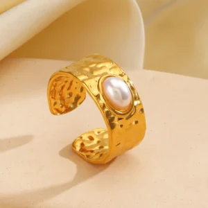 Alternative view of Anillo "Akoya" en Acero Inoxidable y Chapado en Oro de 18K