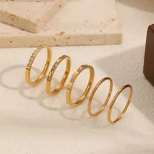 Alternative view of Anillo "Stellar 204"con Zirconias en Acero Inoxidable y Chapado en Oro de 18K