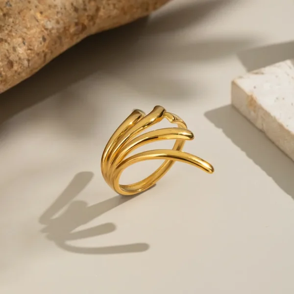 Anillo "Viento" en Acero Inoxidable y Chapado en Oro de 18K - Imagen 2