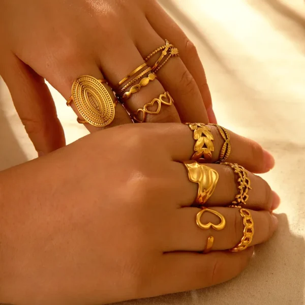 Anillo "Medellín" en Acero Inoxidable Dorado - Imagen 2