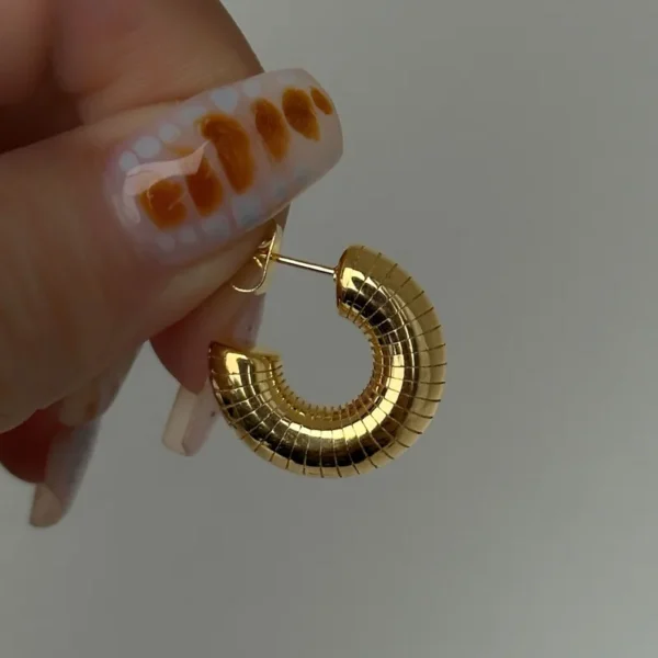 Arracadas "Romanas"en Acero Inoxidable y Chapado en Oro de 18K - Imagen 3
