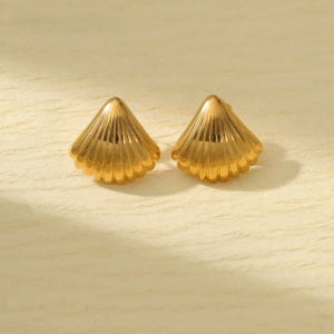 Aretes "Little Shell" en Acero Inoxidable  y Chapado en Oro de 18K