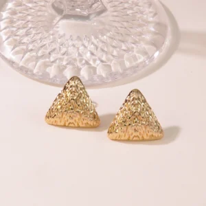Aretes "Pirámide"en Acero Inoxidable y Chapado en Oro de 18K