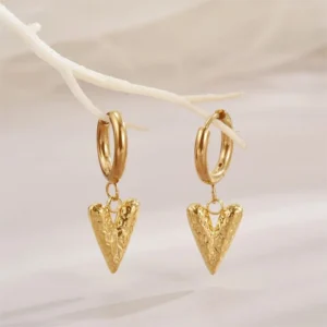 Arracadas "Beaten Heart" en Acero Inoxidable y Chapado en Oro de 18K