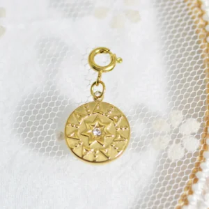 Charm "Glowing Star"en Acero Inoxidable Dorado con Broche de Langosta