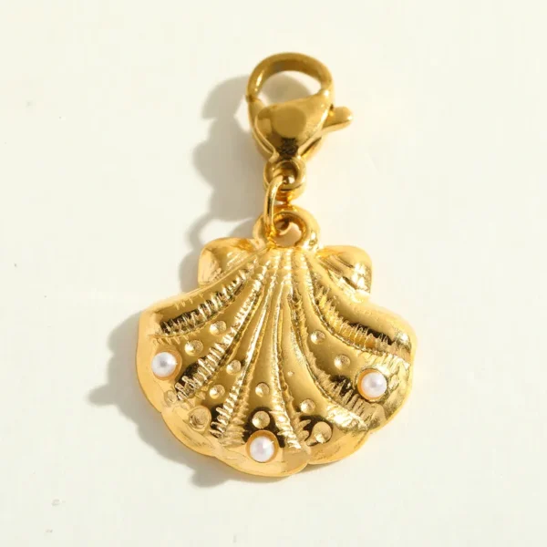 Charm "Pearl Shell" en Acero Inoxidable y Chapado en Oro de 18K con Broche de Langosta