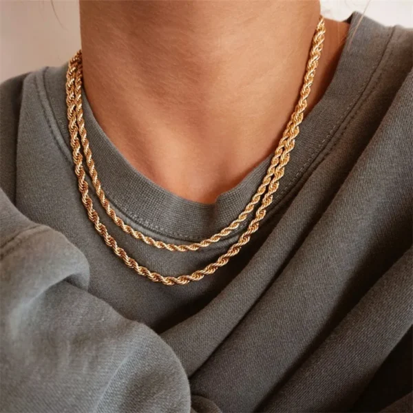 Collar de Cadena Torcida Gruesa (6mm) en Acero Inoxidable de Titanio y Chapado en Oro de 18K - Imagen 2