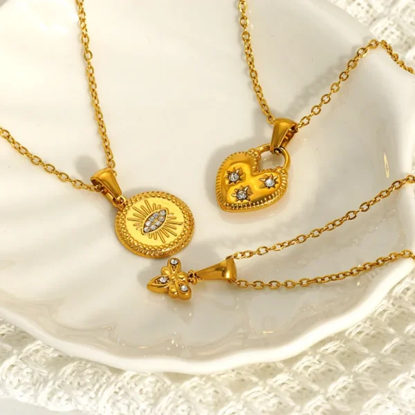 Collar "Twinkle Heart" en Acero Inoxidable y Chapado en Oro de 18K - Imagen 2
