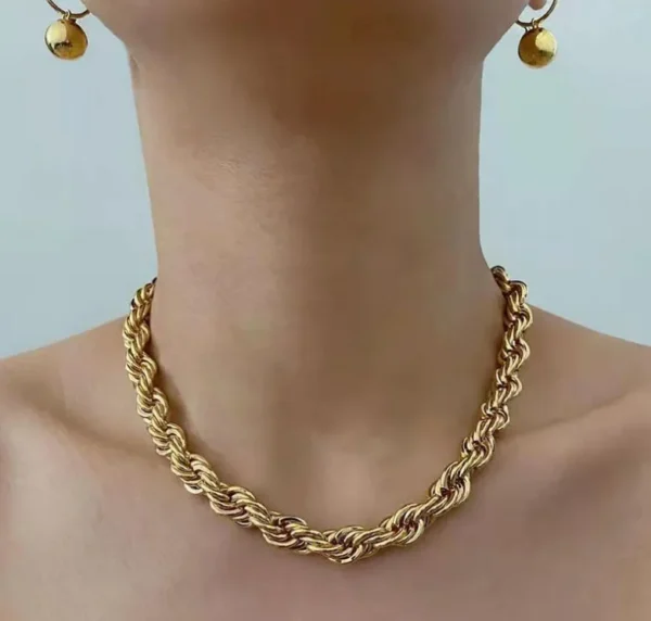Collar de Cadena Torcida Gruesa (8mm) en Acero Inoxidable de Titanio y Chapado en Oro de 18K