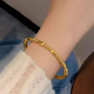 Alternative view of Brazalete "Galilea" en Acero Inoxidable y Chapado en Oro de 18K