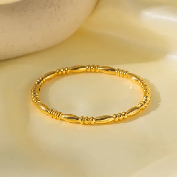 Brazalete "Galilea" en Acero Inoxidable y Chapado en Oro de 18K - Imagen 3