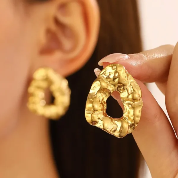 Aretes Forma Viva en Acero Inoxidable Dorado - Imagen 2