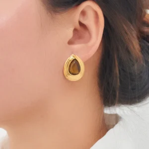 Alternative view of Aretes "Golden Drop" con Ojo de Tigre (Piedra Natural) en Acero Inoxidable de Titanio