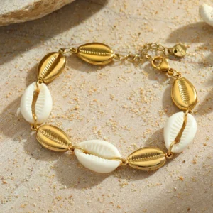 Pulsera "Caribe" con Concha Natural en Acero Inoxidable y Chapado en Oro de 18K