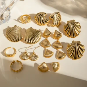 Alternative view of Aretes Largos "Mermaid" en Acero Inoxidable y Chapado en Oro de 18K