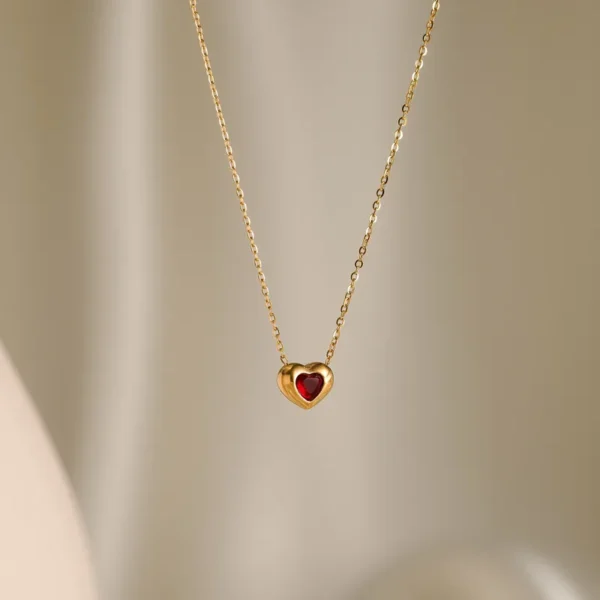 Collar "Red love" en Acero Inoxidable de Titanio y chapado en Oro de 18K