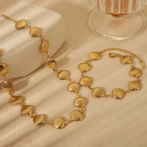 Collar "Mermaid" en Acero Inoxidable y Chapado en Oro de 18K - Imagen 3