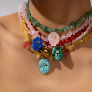 Alternative view of Collar "Mano Sagrada"de Cuarzo Rosa y Lapislázuli (Piedras Naturales)