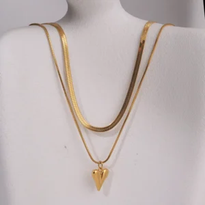 Alternative view of Collar de Cadena Doble "Heart" en Acero Inoxidable Dorado