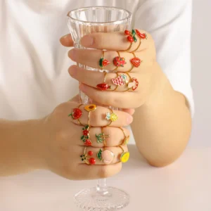 Alternative view of Anillo "Strawberry" en Acero Inoxidable y Chapado en Oro de 18K