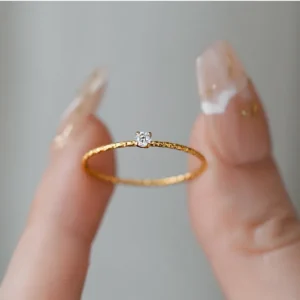 Anillo "I DO" con Zirconia en Acero Inoxidable y Chapado en Oro de 18K (#6)