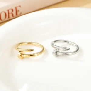 Alternative view of Anillo "Clavo" en Acero Inoxidable de Titanio Color Plata