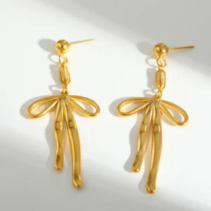 Aretes "Pretty Little Bow"en Acero Inoxidable y Chapado en Oro de 18K