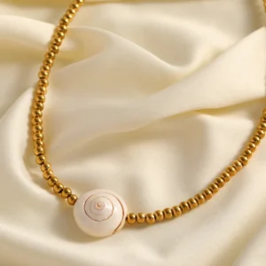 Alternative view of Collar "Sea Bubbles" con Concha Natural de Acero Inoxidable y Chapado en Oro de 18K