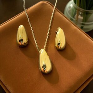 Set de Aretes y Collar "Drops" en Acero Inoxidable Dorado